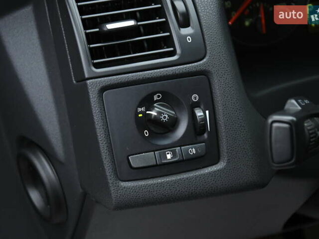 Сірий Вольво V50, об'ємом двигуна 2 л та пробігом 240 тис. км за 7800 $, фото 19 на Automoto.ua