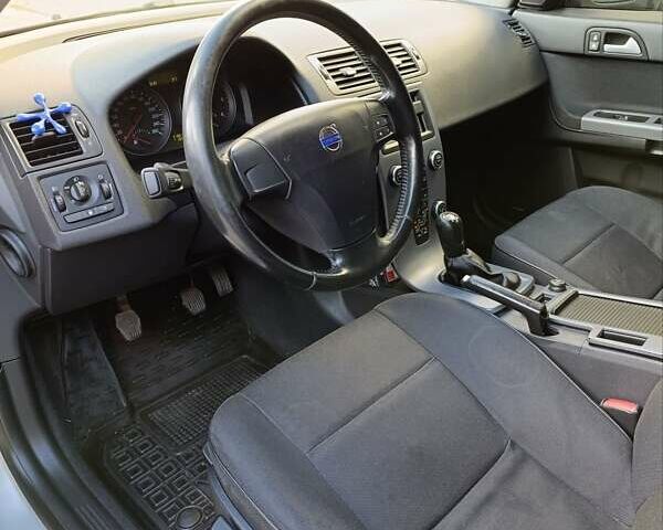 Серый Вольво В50, объемом двигателя 1.6 л и пробегом 218 тыс. км за 5750 $, фото 12 на Automoto.ua