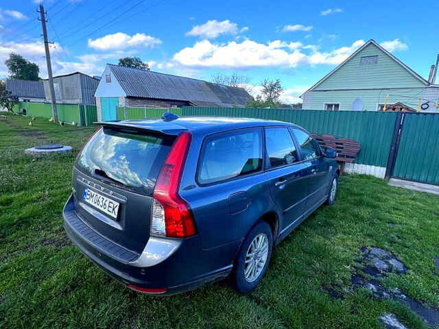 Серый Вольво В50, объемом двигателя 1.6 л и пробегом 261 тыс. км за 8200 $, фото 3 на Automoto.ua