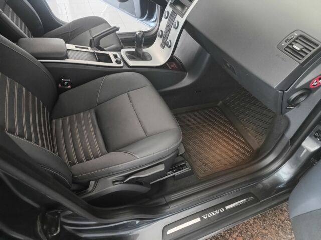 Вольво В50 2009 в Кременчуге на Automoto.ua Серый Вольво В50, объемом двигателя 2 л и пробегом 210 тыс. км за 8000 $, фото 7 на Automoto.ua