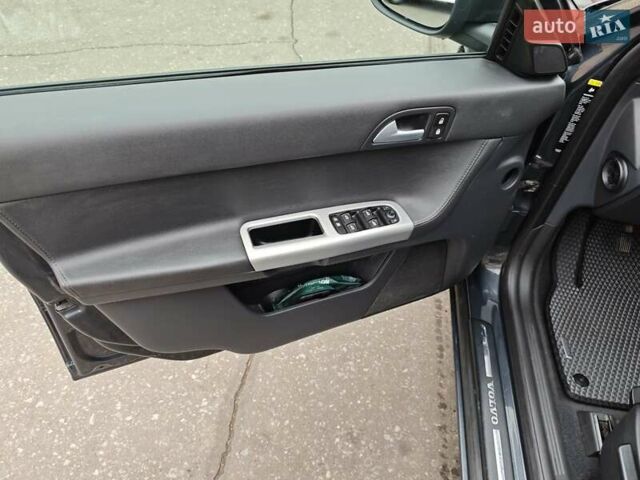 Серый Вольво В50, объемом двигателя 1.6 л и пробегом 265 тыс. км за 9999 $, фото 7 на Automoto.ua