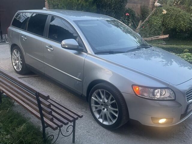 Серый Вольво В50, объемом двигателя 1.6 л и пробегом 245 тыс. км за 7500 $, фото 6 на Automoto.ua