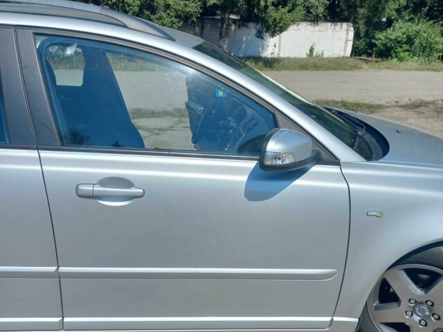 Серый Вольво В50, объемом двигателя 1.6 л и пробегом 228 тыс. км за 7999 $, фото 2 на Automoto.ua