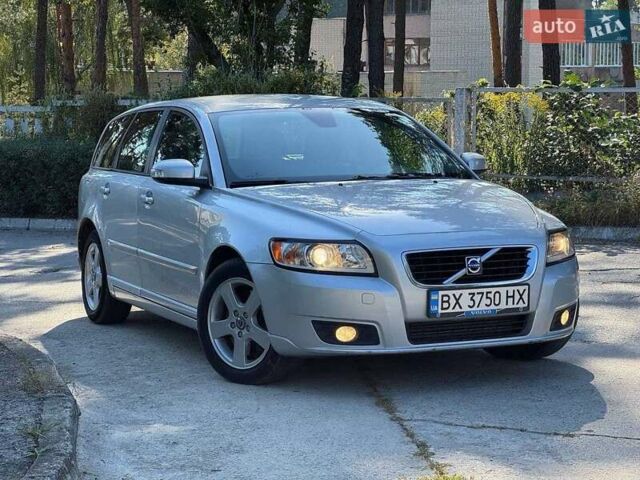 Вольво В50 2009 в Славуте на Automoto.ua Серый Вольво В50, объемом двигателя 2 л и пробегом 258 тыс. км за 7500 $, фото 30 на Automoto.ua