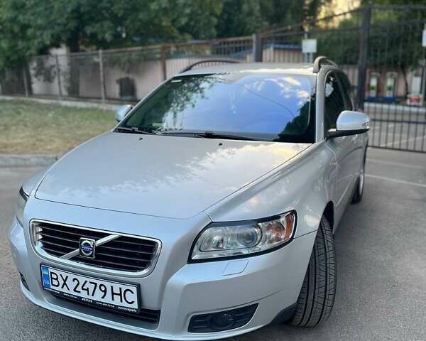 Серый Вольво В50, объемом двигателя 2 л и пробегом 260 тыс. км за 8300 $, фото 6 на Automoto.ua