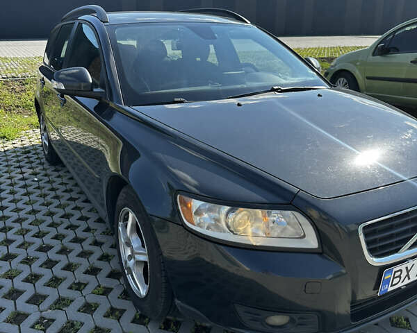 Серый Вольво В50, объемом двигателя 1.6 л и пробегом 252 тыс. км за 7700 $, фото 3 на Automoto.ua