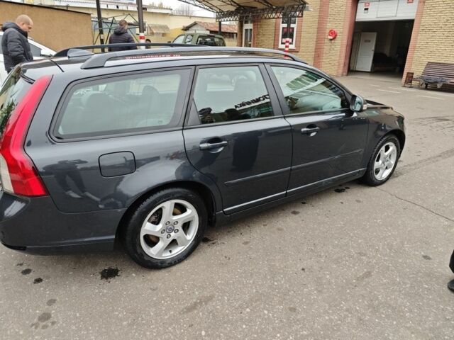 Серый Вольво В50, объемом двигателя 1.6 л и пробегом 265 тыс. км за 8999 $, фото 3 на Automoto.ua