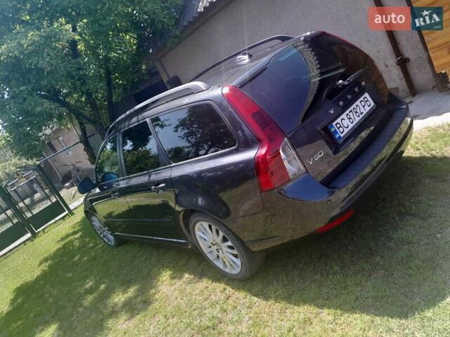 Серый Вольво В50, объемом двигателя 1.6 л и пробегом 218 тыс. км за 7400 $, фото 1 на Automoto.ua