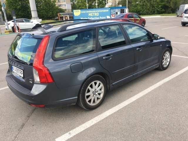 Серый Вольво В50, объемом двигателя 1.6 л и пробегом 221 тыс. км за 6100 $, фото 3 на Automoto.ua