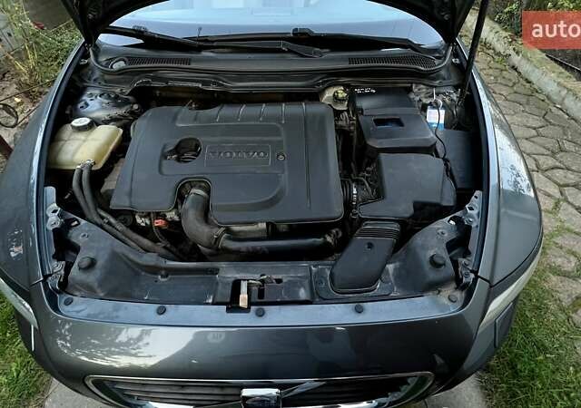 Вольво В50 2009 в Радивилове на Automoto.ua Серый Вольво В50, объемом двигателя 1.6 л и пробегом 275 тыс. км за 6900 $, фото 17 на Automoto.ua