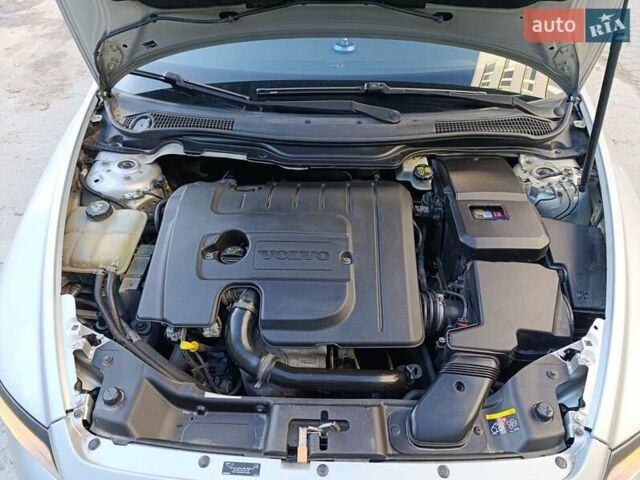 Серый Вольво В50, объемом двигателя 1.6 л и пробегом 218 тыс. км за 5750 $, фото 7 на Automoto.ua