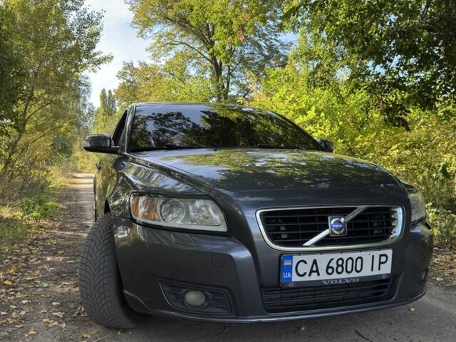 Серый Вольво В50, объемом двигателя 1.6 л и пробегом 307 тыс. км за 5900 $, фото 1 на Automoto.ua