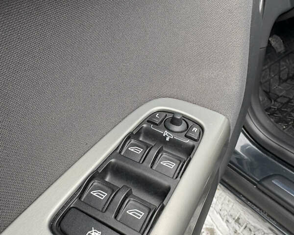 Сірий Вольво V50, об'ємом двигуна 1.56 л та пробігом 254 тис. км за 5650 $, фото 16 на Automoto.ua