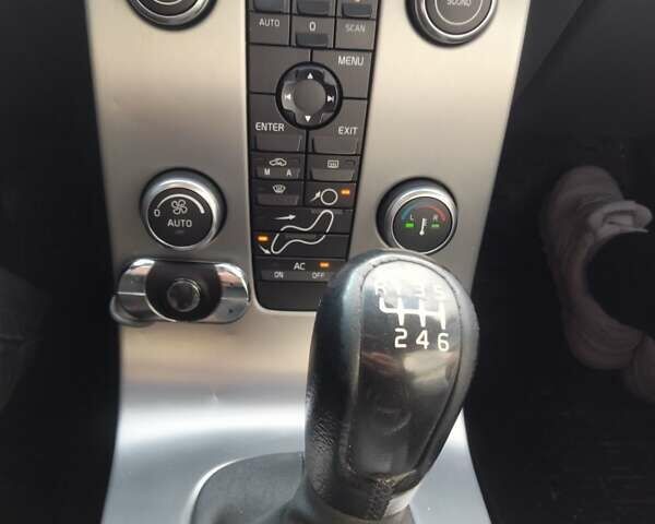 Серый Вольво В50, объемом двигателя 2 л и пробегом 260 тыс. км за 7700 $, фото 7 на Automoto.ua