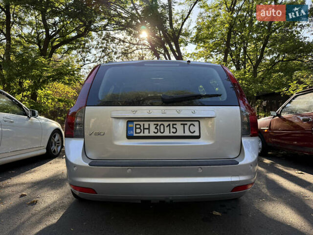 Серый Вольво В50, объемом двигателя 1.6 л и пробегом 211 тыс. км за 5900 $, фото 5 на Automoto.ua