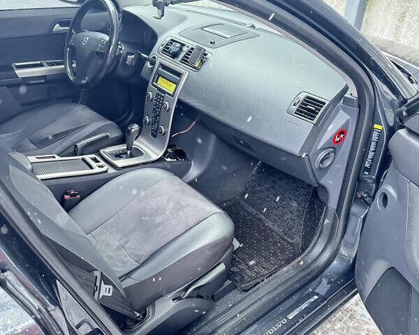 Сірий Вольво V50, об'ємом двигуна 2 л та пробігом 252 тис. км за 7999 $, фото 10 на Automoto.ua