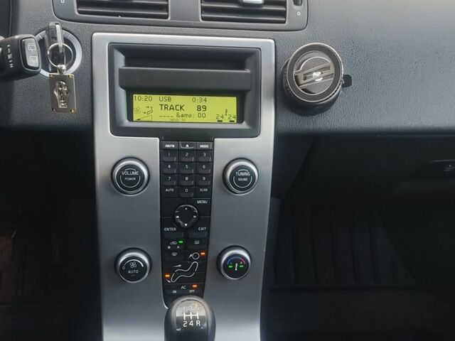 Сірий Вольво V50, об'ємом двигуна 0 л та пробігом 249 тис. км за 3600 $, фото 3 на Automoto.ua