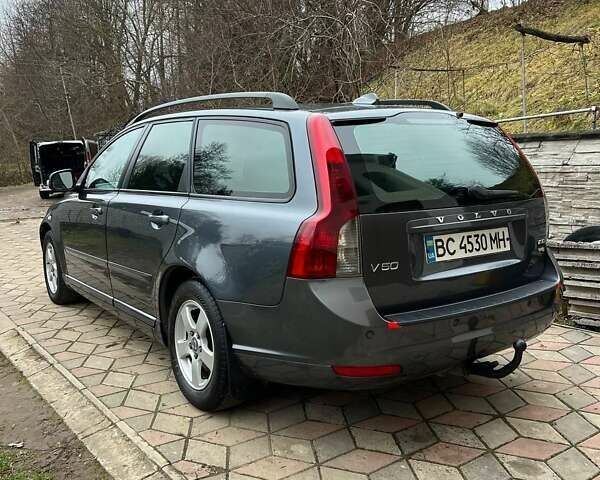 Серый Вольво В50, объемом двигателя 1.6 л и пробегом 300 тыс. км за 5700 $, фото 4 на Automoto.ua