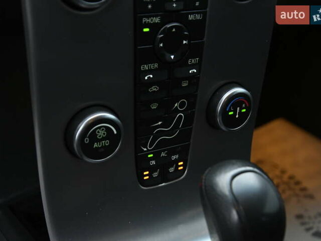 Сірий Вольво V50, об'ємом двигуна 2 л та пробігом 240 тис. км за 7800 $, фото 23 на Automoto.ua