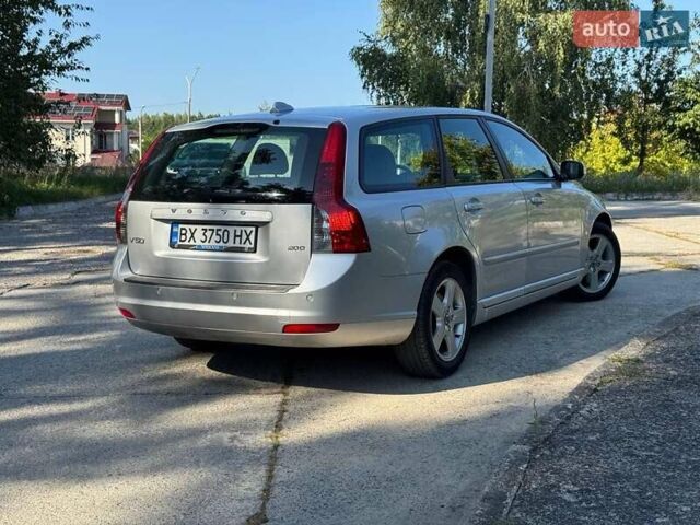 Вольво В50 2009 в Славуте на Automoto.ua Серый Вольво В50, объемом двигателя 2 л и пробегом 258 тыс. км за 7500 $, фото 29 на Automoto.ua