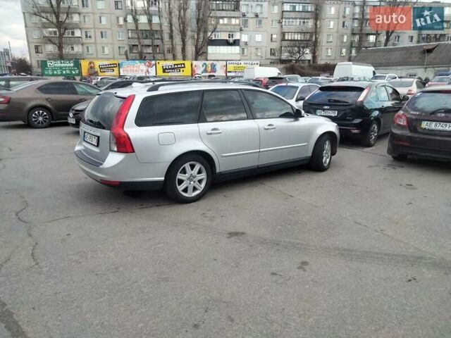 Серый Вольво В50, объемом двигателя 2 л и пробегом 260 тыс. км за 7700 $, фото 9 на Automoto.ua