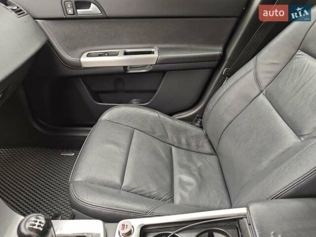 Серый Вольво В50, объемом двигателя 1.6 л и пробегом 265 тыс. км за 9999 $, фото 3 на Automoto.ua