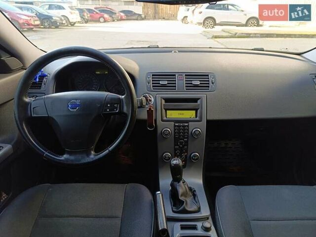 Серый Вольво В50, объемом двигателя 1.6 л и пробегом 218 тыс. км за 5750 $, фото 11 на Automoto.ua