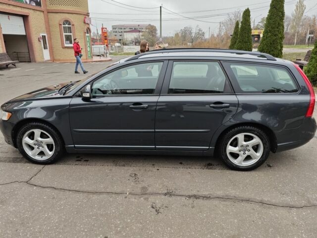 Серый Вольво В50, объемом двигателя 1.6 л и пробегом 265 тыс. км за 8999 $, фото 2 на Automoto.ua