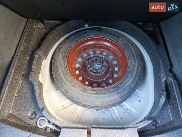 Серый Вольво В50, объемом двигателя 1.6 л и пробегом 218 тыс. км за 5750 $, фото 10 на Automoto.ua