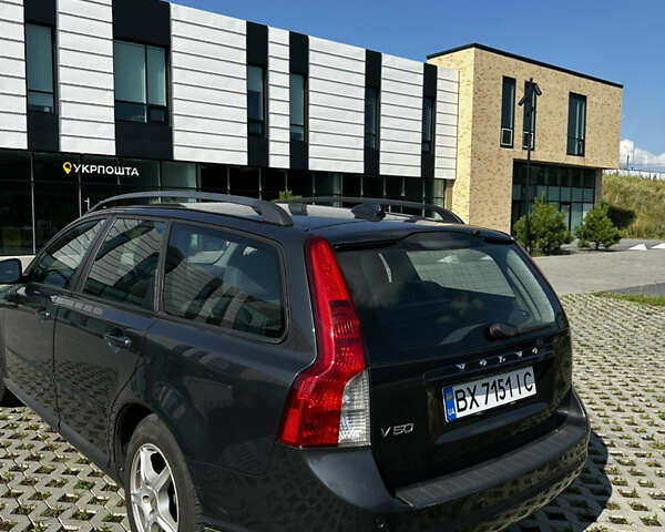 Серый Вольво В50, объемом двигателя 1.6 л и пробегом 252 тыс. км за 7700 $, фото 16 на Automoto.ua