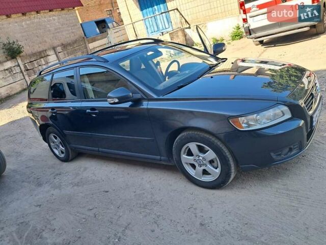 Серый Вольво В50, объемом двигателя 1.6 л и пробегом 227 тыс. км за 6100 $, фото 1 на Automoto.ua