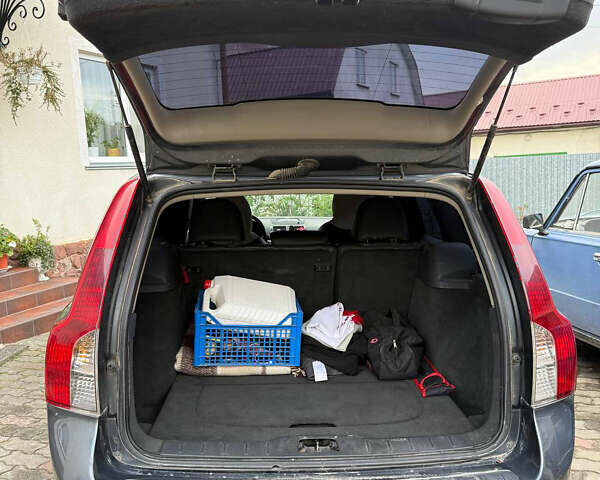 Серый Вольво В50, объемом двигателя 1.6 л и пробегом 240 тыс. км за 5500 $, фото 8 на Automoto.ua