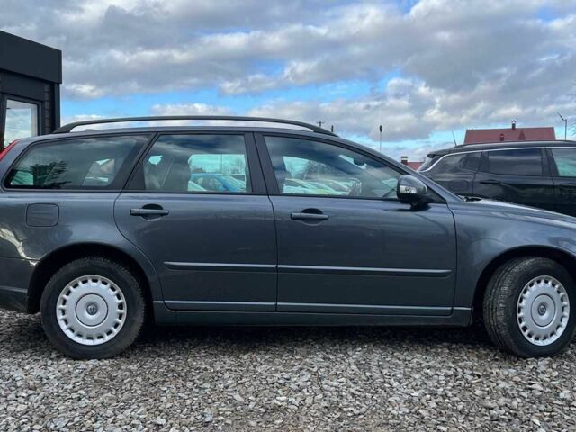 Серый Вольво В50, объемом двигателя 1.6 л и пробегом 222 тыс. км за 7600 $, фото 7 на Automoto.ua