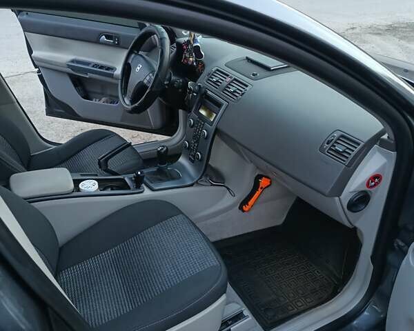 Серый Вольво В50, объемом двигателя 1.6 л и пробегом 305 тыс. км за 7150 $, фото 36 на Automoto.ua