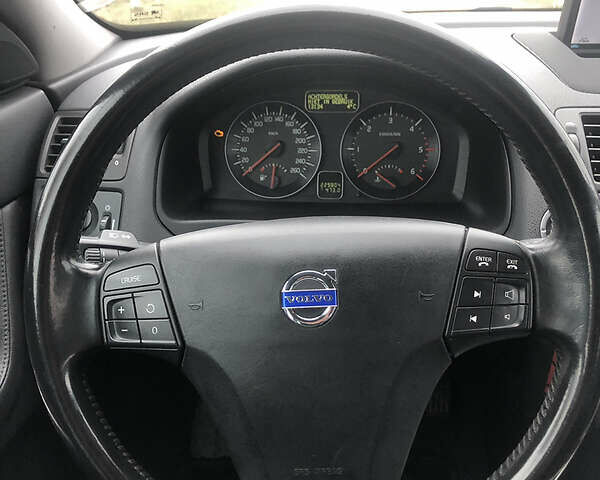 Серый Вольво В50, объемом двигателя 1.6 л и пробегом 250 тыс. км за 7500 $, фото 5 на Automoto.ua