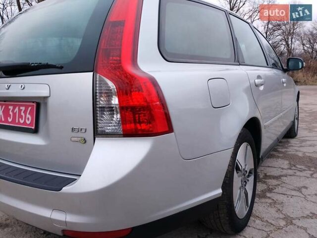 Серый Вольво В50, объемом двигателя 1.6 л и пробегом 220 тыс. км за 7500 $, фото 8 на Automoto.ua