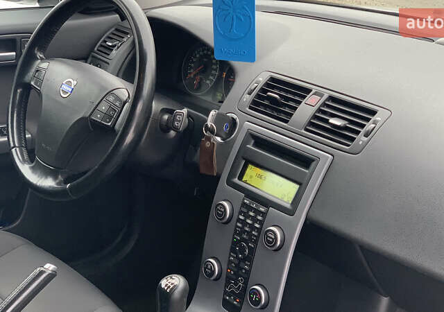 Серый Вольво В50, объемом двигателя 1.6 л и пробегом 268 тыс. км за 7100 $, фото 32 на Automoto.ua