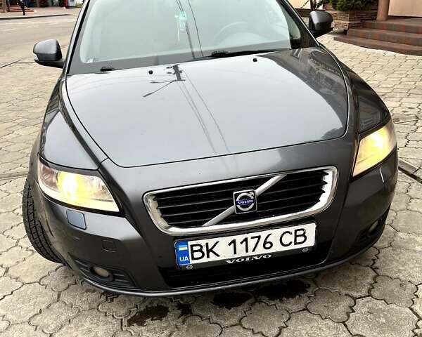 Сірий Вольво V50, об'ємом двигуна 1.6 л та пробігом 251 тис. км за 6799 $, фото 1 на Automoto.ua