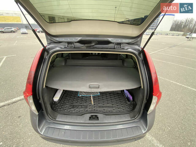 Вольво В50 2010 в Киеве на Automoto.ua Серый Вольво В50, объемом двигателя 1.56 л и пробегом 277 тыс. км за 9350 $, фото 22 на Automoto.ua