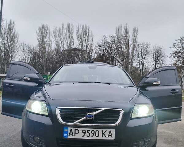 Серый Вольво В50, объемом двигателя 1.6 л и пробегом 247 тыс. км за 7800 $, фото 7 на Automoto.ua