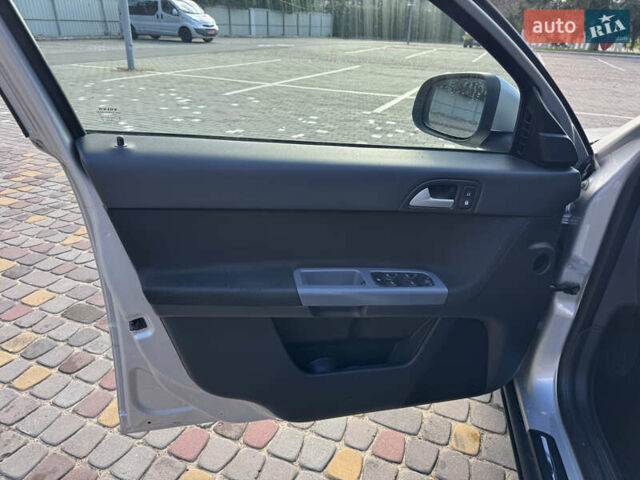 Серый Вольво В50, объемом двигателя 1.6 л и пробегом 259 тыс. км за 6850 $, фото 20 на Automoto.ua