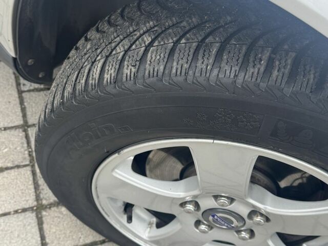 Серый Вольво В50, объемом двигателя 1.6 л и пробегом 303 тыс. км за 7200 $, фото 2 на Automoto.ua