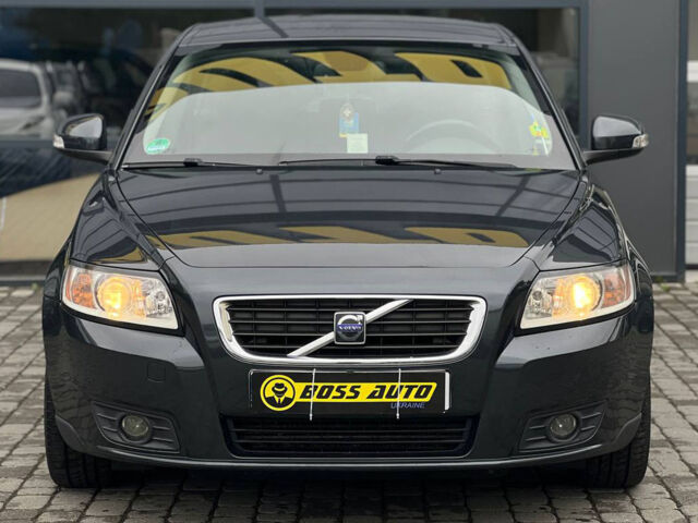 Серый Вольво В50, объемом двигателя 1.6 л и пробегом 228 тыс. км за 7300 $, фото 1 на Automoto.ua