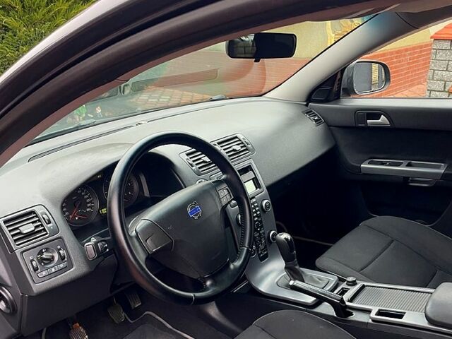 Серый Вольво В50, объемом двигателя 1.6 л и пробегом 219 тыс. км за 6650 $, фото 9 на Automoto.ua