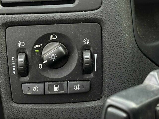 Серый Вольво В50, объемом двигателя 1.6 л и пробегом 222 тыс. км за 7600 $, фото 12 на Automoto.ua