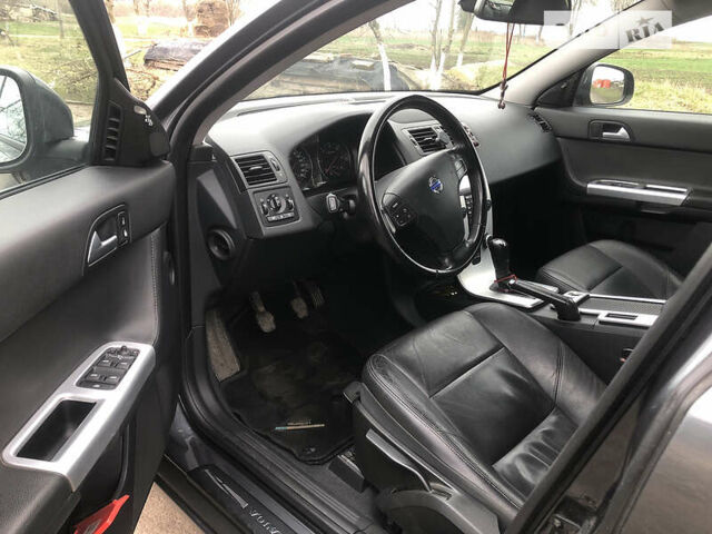 Серый Вольво В50, объемом двигателя 1.6 л и пробегом 250 тыс. км за 7500 $, фото 12 на Automoto.ua