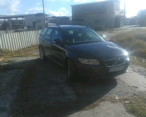 Серый Вольво В50, объемом двигателя 1.6 л и пробегом 295 тыс. км за 5800 $, фото 1 на Automoto.ua