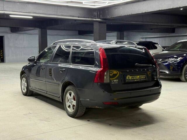 Серый Вольво В50, объемом двигателя 1.6 л и пробегом 252 тыс. км за 7200 $, фото 3 на Automoto.ua