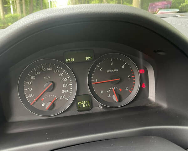 Серый Вольво В50, объемом двигателя 1.56 л и пробегом 250 тыс. км за 7999 $, фото 13 на Automoto.ua