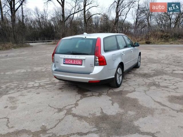 Серый Вольво В50, объемом двигателя 1.6 л и пробегом 220 тыс. км за 7500 $, фото 14 на Automoto.ua